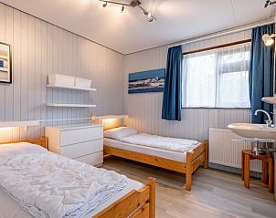 Zweites Schlafzimmer mit Einzelbetten im Ferienhaus Slufterhoek 044, De Cocksdorp Texel, ideal fr Kinder.