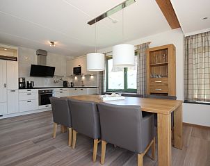 Modern kitchen in Villa De Witte Hoek 138 conservatory, De Cocksdorp Texel, fully equipped.