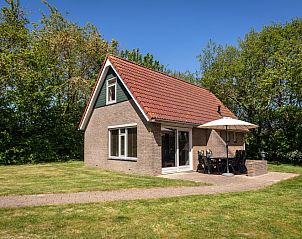 Bungalow De Witte Hoek 5 pers. 142 in De Cocksdorp, Texel, with spacious garden and terrace.