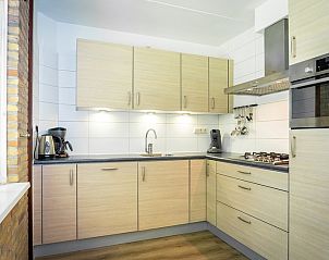 Modern kitchen in Bungalow De Witte Hoek 5 pers. 142, De Cocksdorp, Texel.