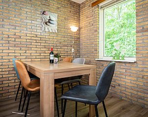 Dining area in vacation home Bungalow De Witte Hoek 5 pers. 142, De Cocksdorp, Texel.