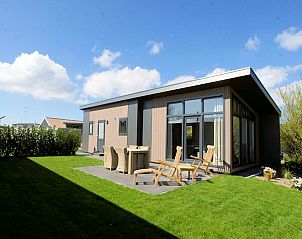 Chalet 23 Nevada in De Cocksdorp, Texel, met zonnig terras en groene tuin voor een ontspannen vakantie op de Waddeneilanden.