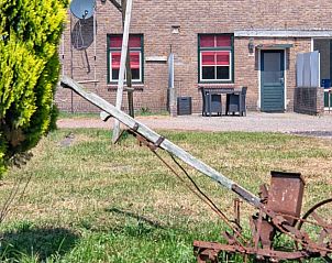 Onder de vuurtoren 113 vakantiehuis in De Cocksdorp Texel met rustieke tuin en terras voor ontspannen verblijf.