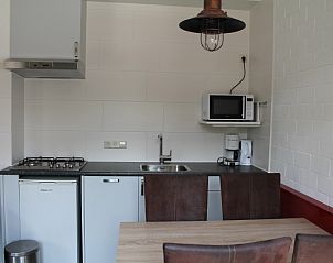 Moderne keuken in Onder de vuurtoren 113 vakantiehuis De Cocksdorp Texel met alle gemakken voor een aangenaam verblijf.