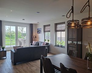 Gemtliches Wohnzimmer des Ferienhauses De Slufter in De Cocksdorp Texel, mit Blick auf den Garten.