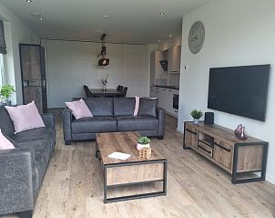 Modernes Wohnzimmer im Ferienhaus De Slufter auf Texel, Komfort in De Cocksdorp.