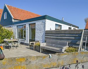 Genieen Sie die sonnige Terrasse des Ferienhauses Duinviooltje in De Cocksdorp, Texel.