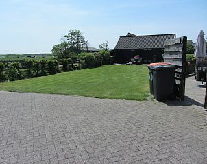 Groer Garten mit Rasen im Ferienhaus Duinviooltje in De Cocksdorp, Texel.
