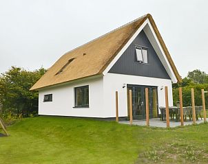 De Postschipper Ferienhaus in De Cocksdorp Texel mit Reetdach und Terrasse auf den Watteninseln.