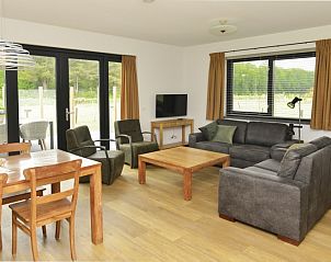 Gemtliches Wohnzimmer von De Postschipper in De Cocksdorp Texel mit Blick auf die Natur.