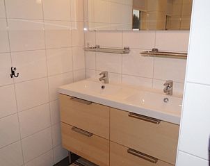 Double sink in the bathroom of Type 8 - 2108 vacation home, Texel.