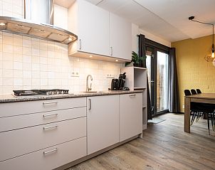 Modern kitchen in Holiday home 30A, De Cocksdorp, Texel with dining area.