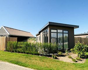 Chalet 08 Newport in De Cocksdorp Texel with modern look and enclosed garden.