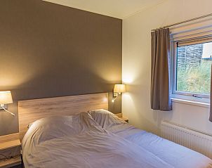 Attractive bedroom of Chalet 08 Newport in De Cocksdorp Texel with comfortable bed.