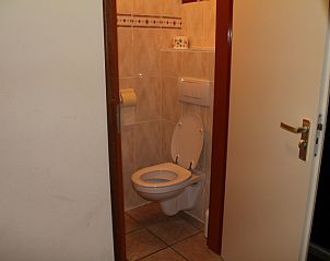 Modern bathroom in Dune/lighthouse view detached vacation home, De Cocksdorp, Texel.