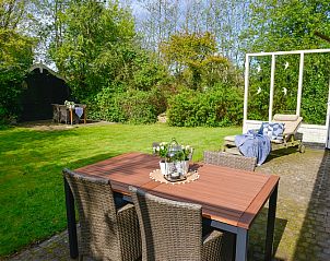 Groer Garten mit Sitzgelegenheit im Ferienhaus Het Wulpenlied, De Cocksdorp, Texel.