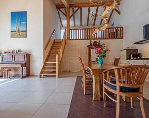 Open keuken en eetgedeelte in Vakantiehuis Paal 86, De Cocksdorp, Texel, met moderne voorzieningen.