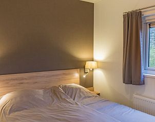 Gezellige slaapkamer in Chalet 12 Newport, De Cocksdorp, Texel. Ontspan in comfort tijdens je verblijf op de Waddeneilanden.