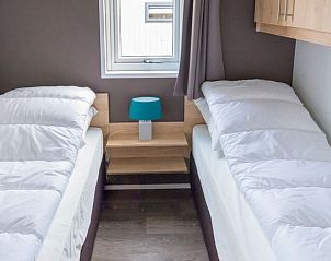 Tweede slaapkamer van Chalet 12 Newport in De Cocksdorp, Texel. Vakantiehuis met comfortabele bedden op de Waddeneilanden.