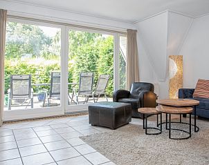 Blick aus dem Wohnzimmer des Ferienhauses Slufterduin 076, De Cocksdorp, Texel, mit Zugang zur Sonnenterrasse des Wattenmeeres.