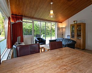 Gemtliche Essecke im Ferienhaus Slufterduin 128, De Cocksdorp, Texel mit Blick ins Grne.