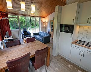 Moderne Kche und Essbereich im Ferienhaus Slufterduin 128, De Cocksdorp, Texel.