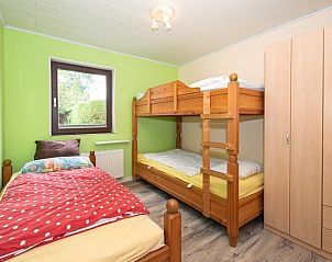 Cozy children's room in Holiday home Slufterhoek 102, De Cocksdorp, Texel with bunk bed and single bed, ideal for families.