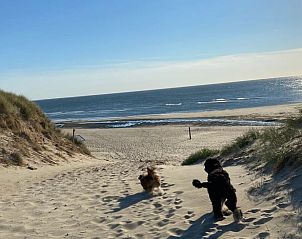 Strandspaziergang bei Sonnenuntergang in der Nhe des Ferienhauses in De Cocksdorp, Texel, Waddeninseln.