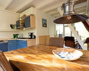 Gerumige Kche von Bungalow Pier 53 in De Cocksdorp, Texel, ideal fr einen entspannten Urlaub.