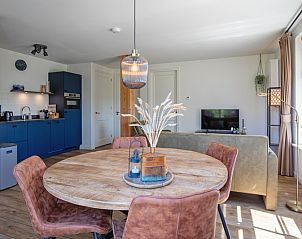 Offene Kche und Esszimmer im Appartement A, De Cocksdorp, Texel, mit moderner Ausstattung fr einen komfortablen Aufenthalt.