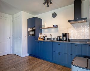 Vollstndig ausgestattete Kche in Appartement A, De Cocksdorp, Texel, mit modernen Gerten fr einen unbeschwerten Urlaub.