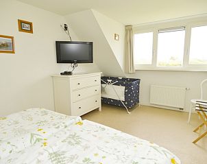 Bright bedroom with crib in Plexat vacation home, De Cocksdorp, Texel