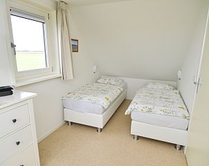 Second bedroom with two single beds in Plexat vacation home, De Cocksdorp, Texel