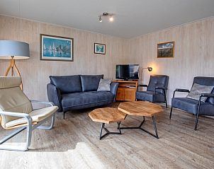 Bungalow Tamarisk 206 in De Cocksdorp, Texel offers a cozy living room with TV and seating.