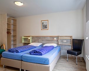Bedroom in Bungalow Tamarisk 206, De Cocksdorp, Texel with comfortable double beds.