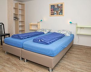 Second bedroom in Bungalow Tamarisk 206, De Cocksdorp, Texel with double bed and decorative elements.