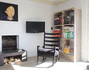 Gemtliche Ecke mit Kamin im Ferienhaus Blom & Co, De Cocksdorp, Texel.