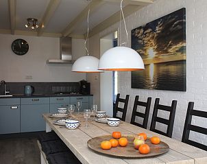 Esszimmer mit moderner Kche im Ferienhaus von Blom & Co, De Cocksdorp, Texel.