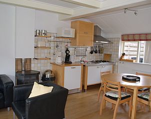 Cozy kitchen in Kikkertstraat 067, De Cocksdorp, Texel, complete with modern appliances.