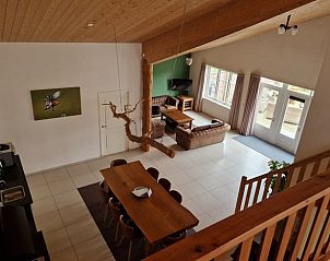 Bright and spacious living room in Cottage in De Cocksdorp, Texel, with comfortable seating area.