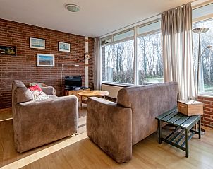 Cozy living room of Holiday home Slufterhoek 168 in De Cocksdorp, Texel, overlooking nature.