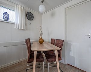 Essecke im Ferienhaus Kikkertstraat 60, De Cocksdorp, Texel, ideal fr gemtliche Mahlzeiten.