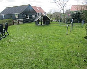 Speelruimte in de tuin van vakantiehuis De Vlinder, De Cocksdorp, Texel, perfect voor kinderen om te spelen.