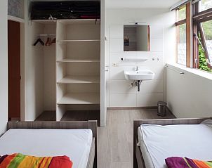 Gerumiger Stauraum im Schlafzimmer des Ferienhauses Slufterhoek 178, De Cocksdorp, Texel.