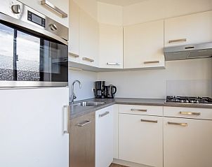 Die moderne Kche im Ferienhaus Slufterhoek 056, De Cocksdorp, Texel, ist komplett ausgestattet fr alle Ihre Kochbedrfnisse whrend Ihres Aufenthalts.