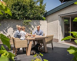 Cozy terrace at Type C Apartment de Stoeterij, De Cocksdorp, Texel, ideal for outdoor dining amid greenery.