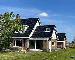 Enjoy the sunny veranda of Family House Dacha in De Cocksdorp, Texel, ideal for a relaxing vacation on the Wadden Islands.