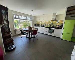 Modern kitchen in Family House Dacha, De Cocksdorp, Texel offers all conveniences for a wonderful vacation on the Wadden Islands.