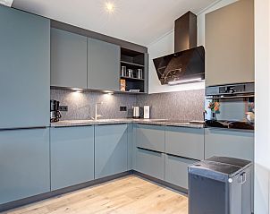 Modern kitchen in Krimweg 051 vacation home, De Cocksdorp Texel, equipped with all conveniences.