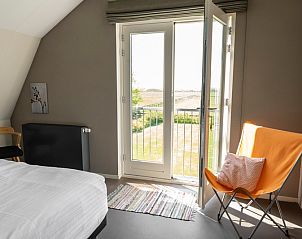 Brightly decorated bedroom in Frederik and Lodevika vacation home, De Cocksdorp, Texel.
